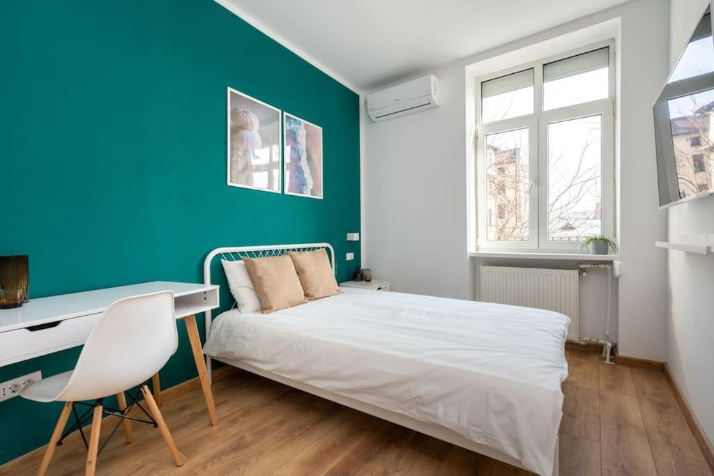 Holiday Vibe - 2R Apartment In Piata Romana Bucarest Extérieur photo