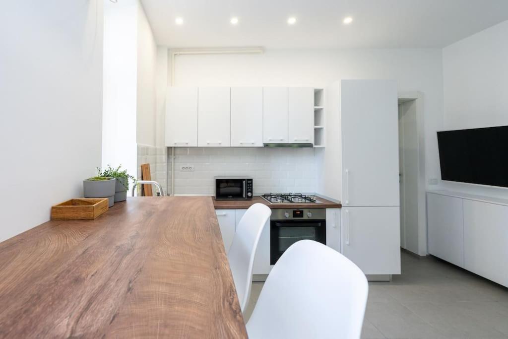 Holiday Vibe - 2R Apartment In Piata Romana Bucarest Extérieur photo