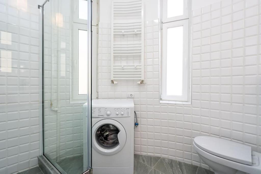 Holiday Vibe - 2R Apartment In Piata Romana Bucarest Extérieur photo